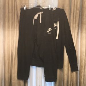 NIKE CAPRIS HOODIE SET